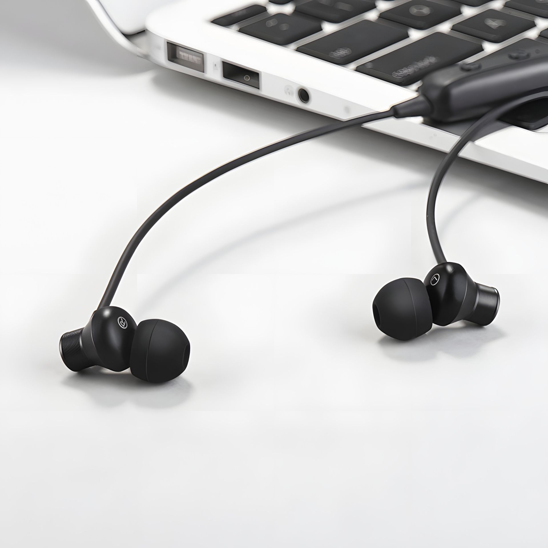 Бездротові навушники HOCO ES13 Plus спорт чорні Бездротові навушники HOCO ES13 Plus спорт чорні